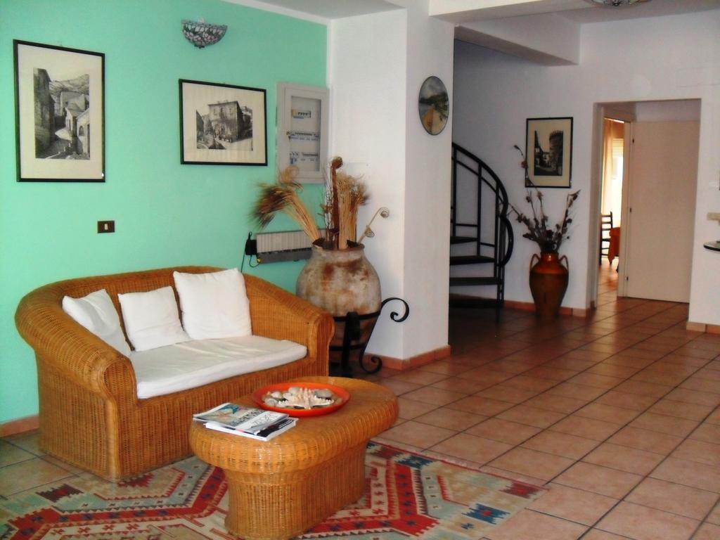 B&B La Grotta SantʼAlessio Siculo 외부 사진