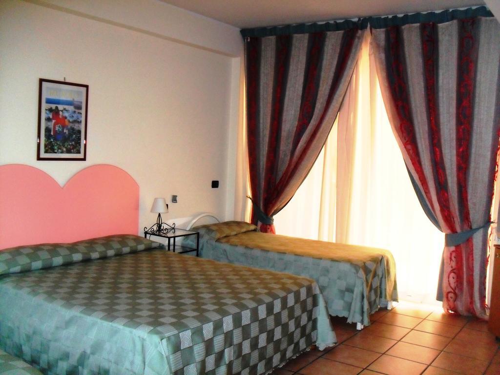 B&B La Grotta SantʼAlessio Siculo 외부 사진